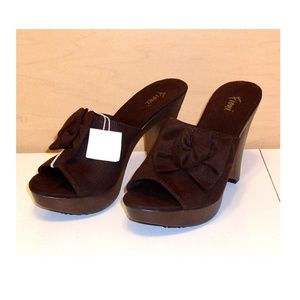 Fiona Brown Suede Mule Heels Side Bow NWT SIze 8-5